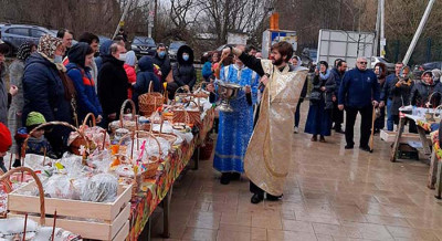 Освящение пасхальных куличей и всякой снеди