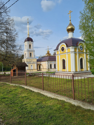 Внутреннее убранство храма и облагораживание прилегающей территории