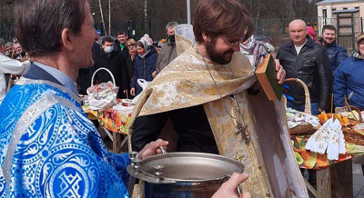 Освящение пасхальных куличей и всякой снеди