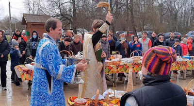 Освящение пасхальных куличей и всякой снеди