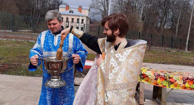 Освящение пасхальных куличей и всякой снеди